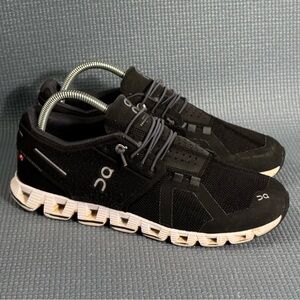 On Cloud 5 Women’s On Running Black White Running Shoes Size 9